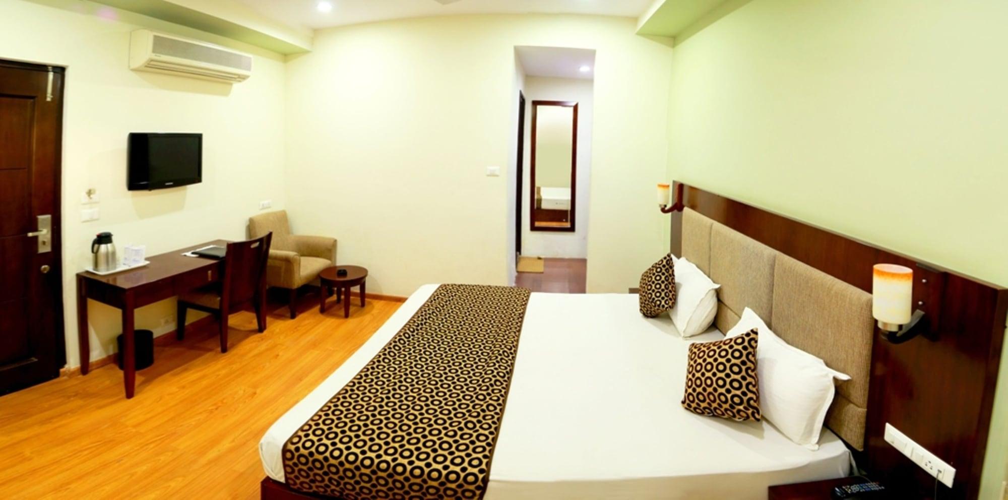 Hotel Royal Palm - A Budget Hotel In Удайпур Екстериор снимка