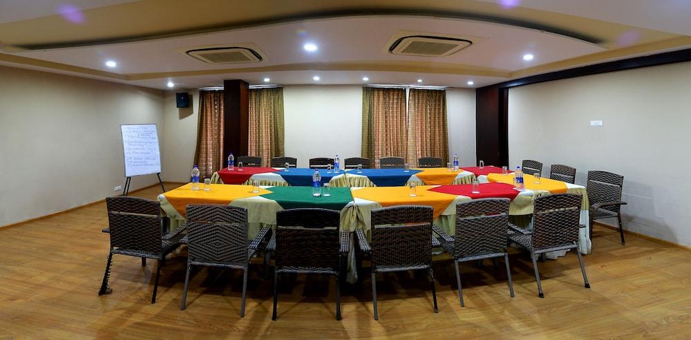 Hotel Royal Palm - A Budget Hotel In Удайпур Екстериор снимка