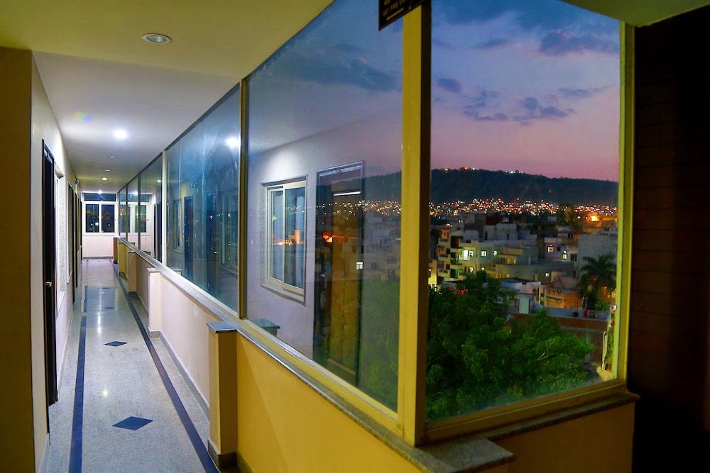 Hotel Royal Palm - A Budget Hotel In Удайпур Екстериор снимка
