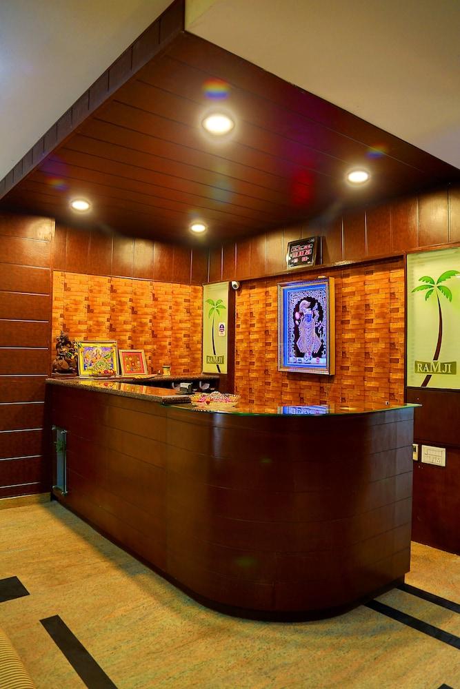 Hotel Royal Palm - A Budget Hotel In Удайпур Екстериор снимка