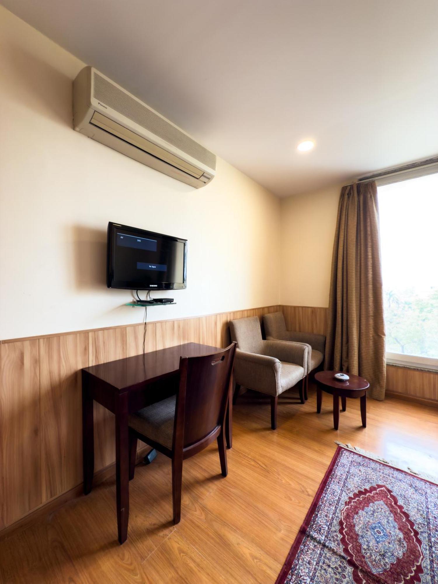 Hotel Royal Palm - A Budget Hotel In Удайпур Екстериор снимка