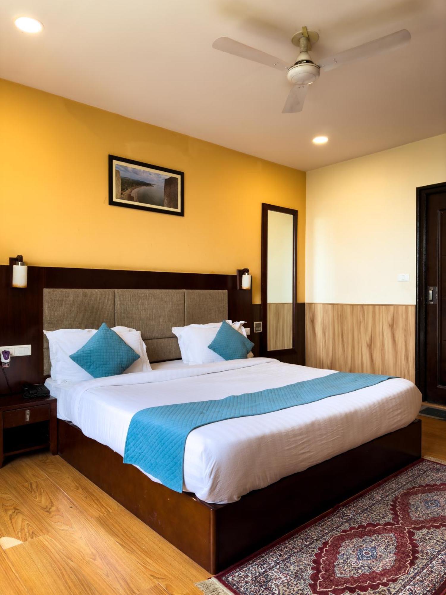 Hotel Royal Palm - A Budget Hotel In Удайпур Екстериор снимка