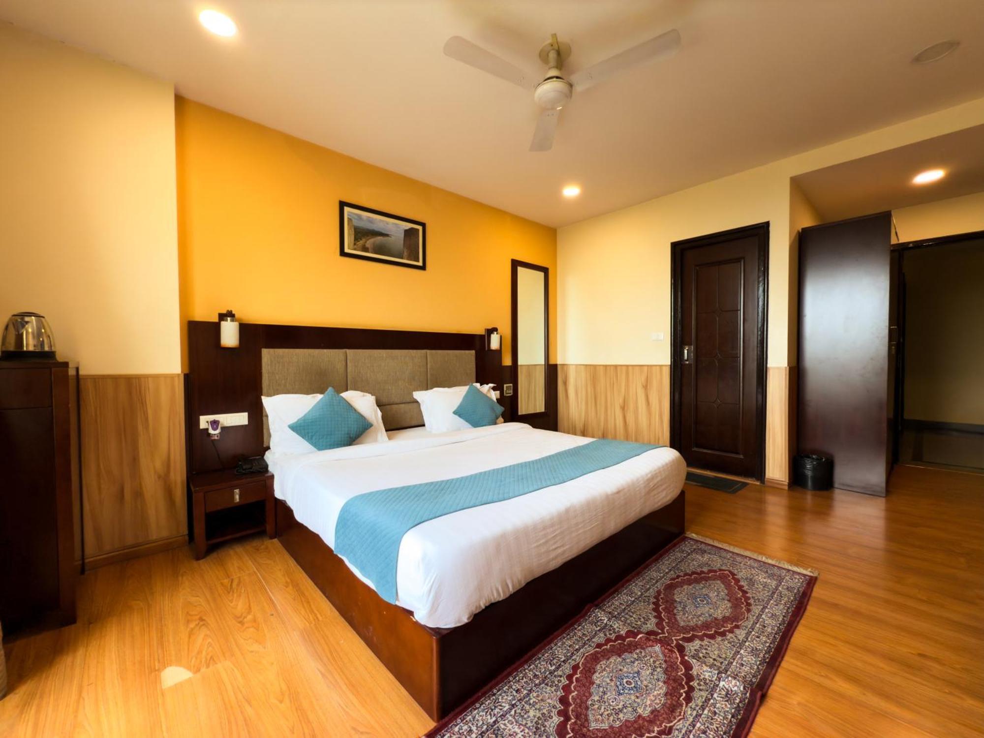 Hotel Royal Palm - A Budget Hotel In Удайпур Екстериор снимка