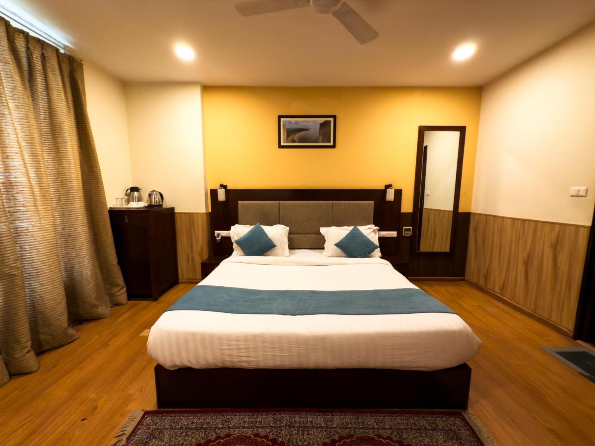Hotel Royal Palm - A Budget Hotel In Удайпур Екстериор снимка