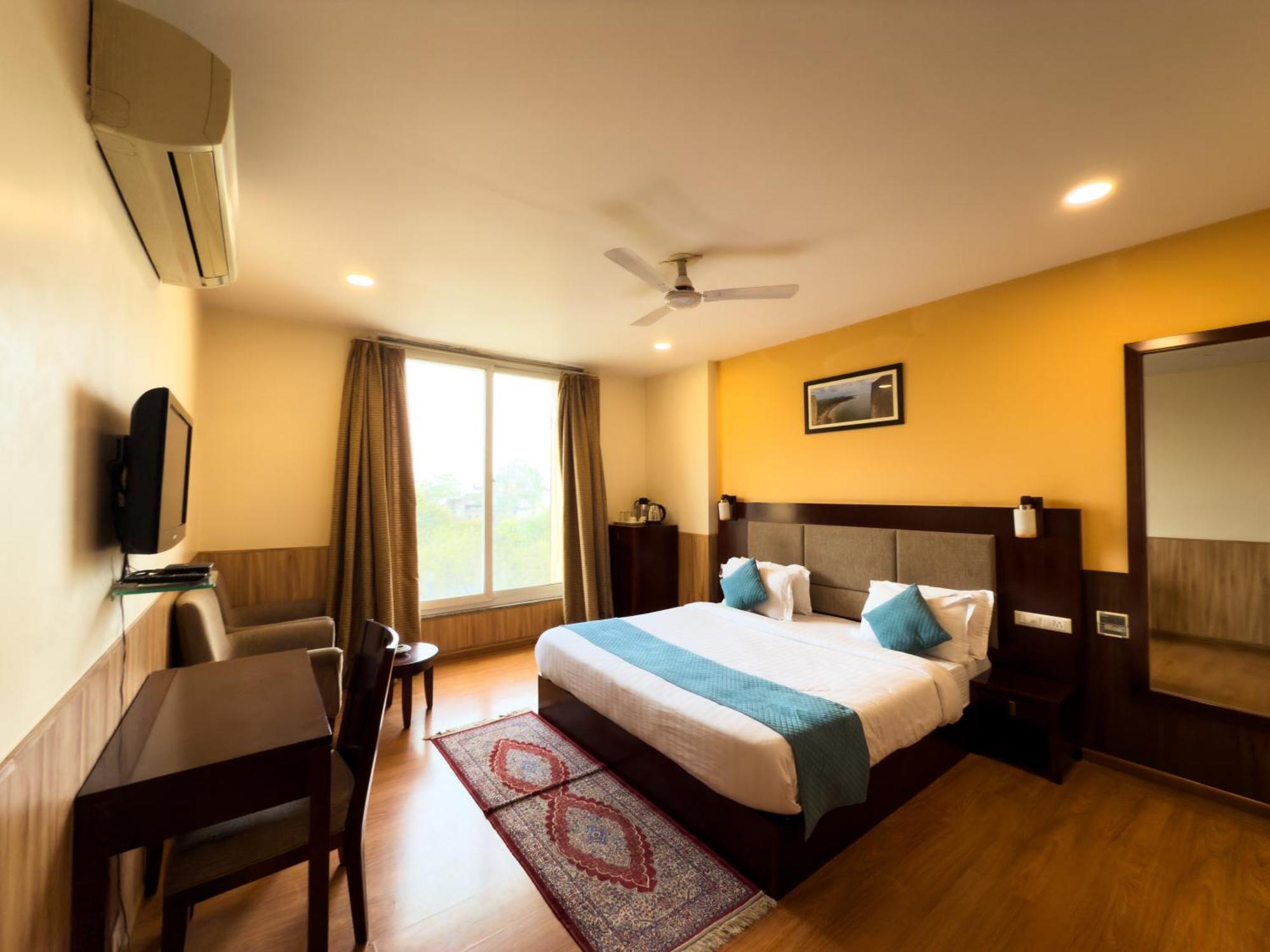 Hotel Royal Palm - A Budget Hotel In Удайпур Екстериор снимка