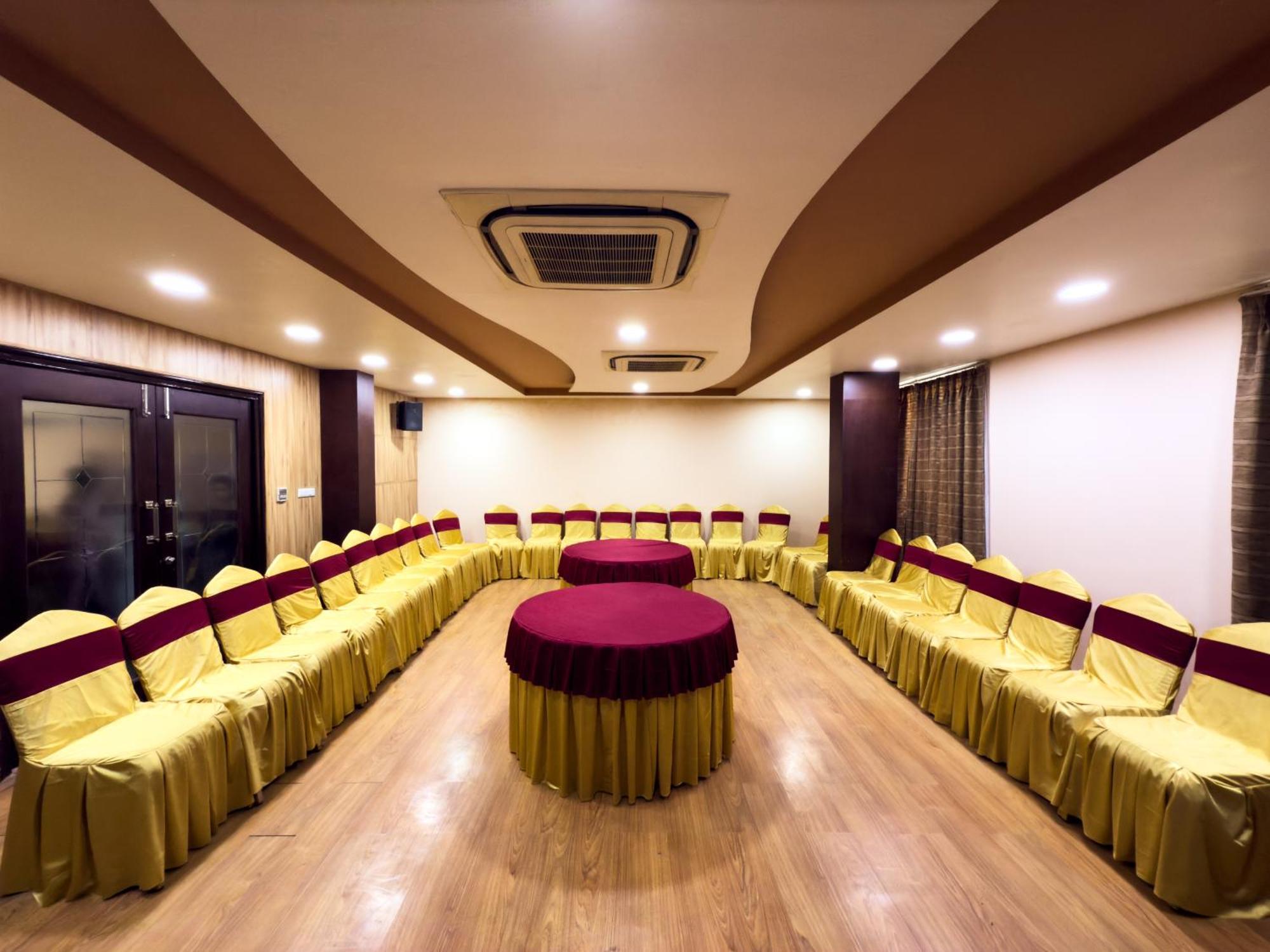 Hotel Royal Palm - A Budget Hotel In Удайпур Екстериор снимка