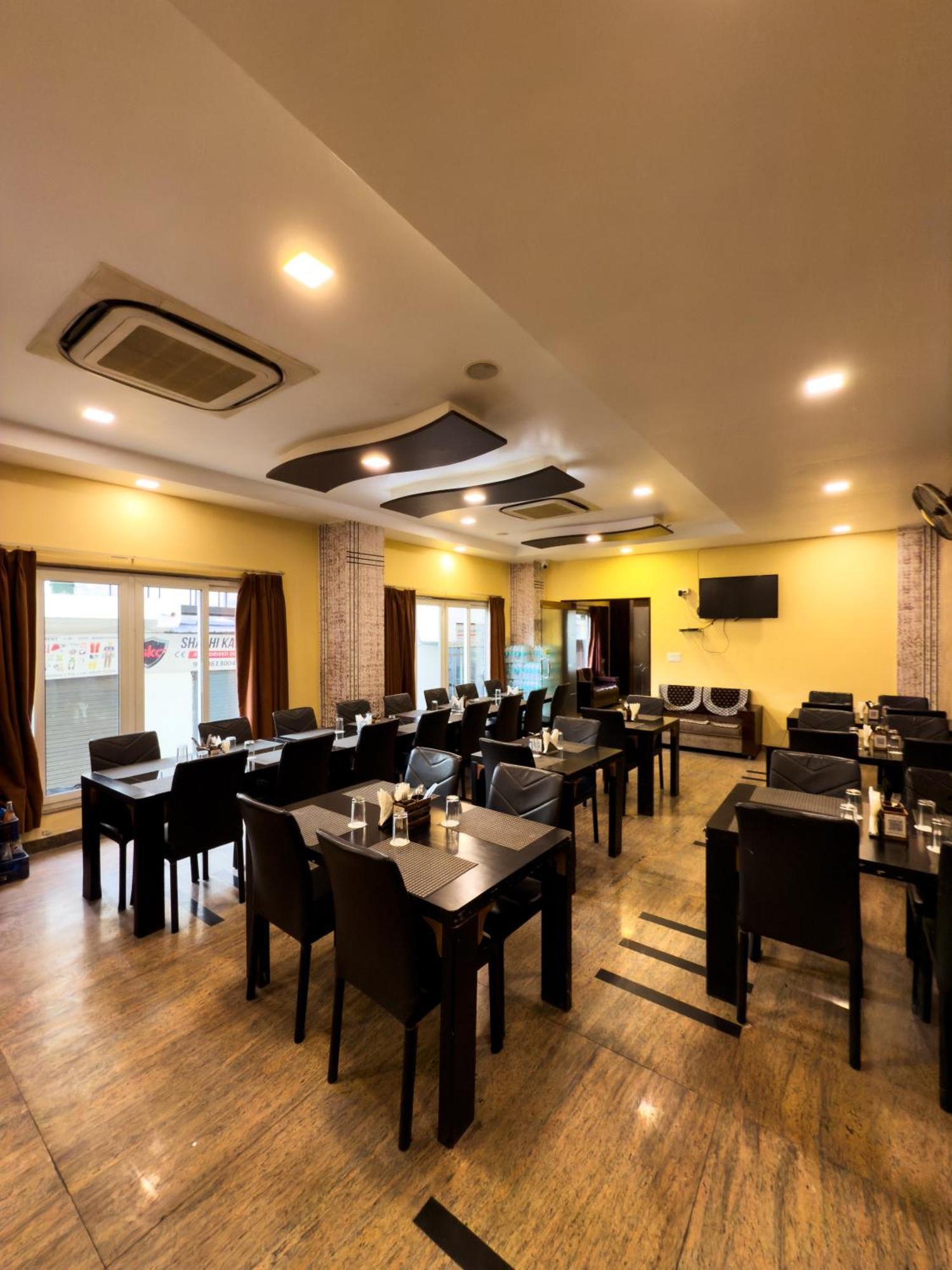 Hotel Royal Palm - A Budget Hotel In Удайпур Екстериор снимка