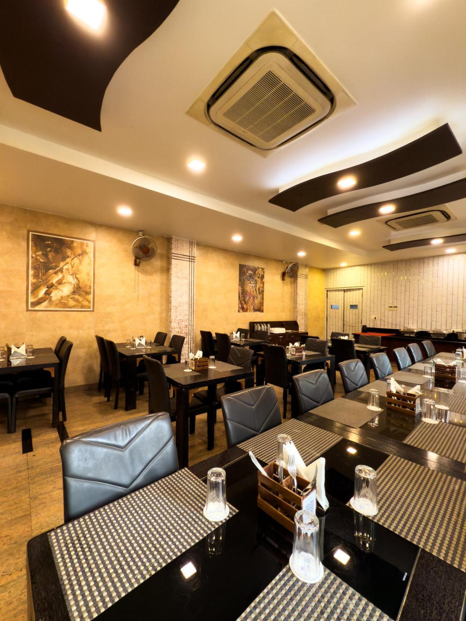 Hotel Royal Palm - A Budget Hotel In Удайпур Екстериор снимка