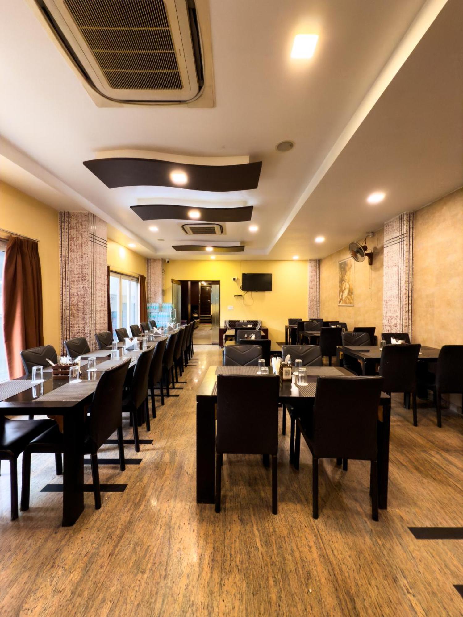 Hotel Royal Palm - A Budget Hotel In Удайпур Екстериор снимка