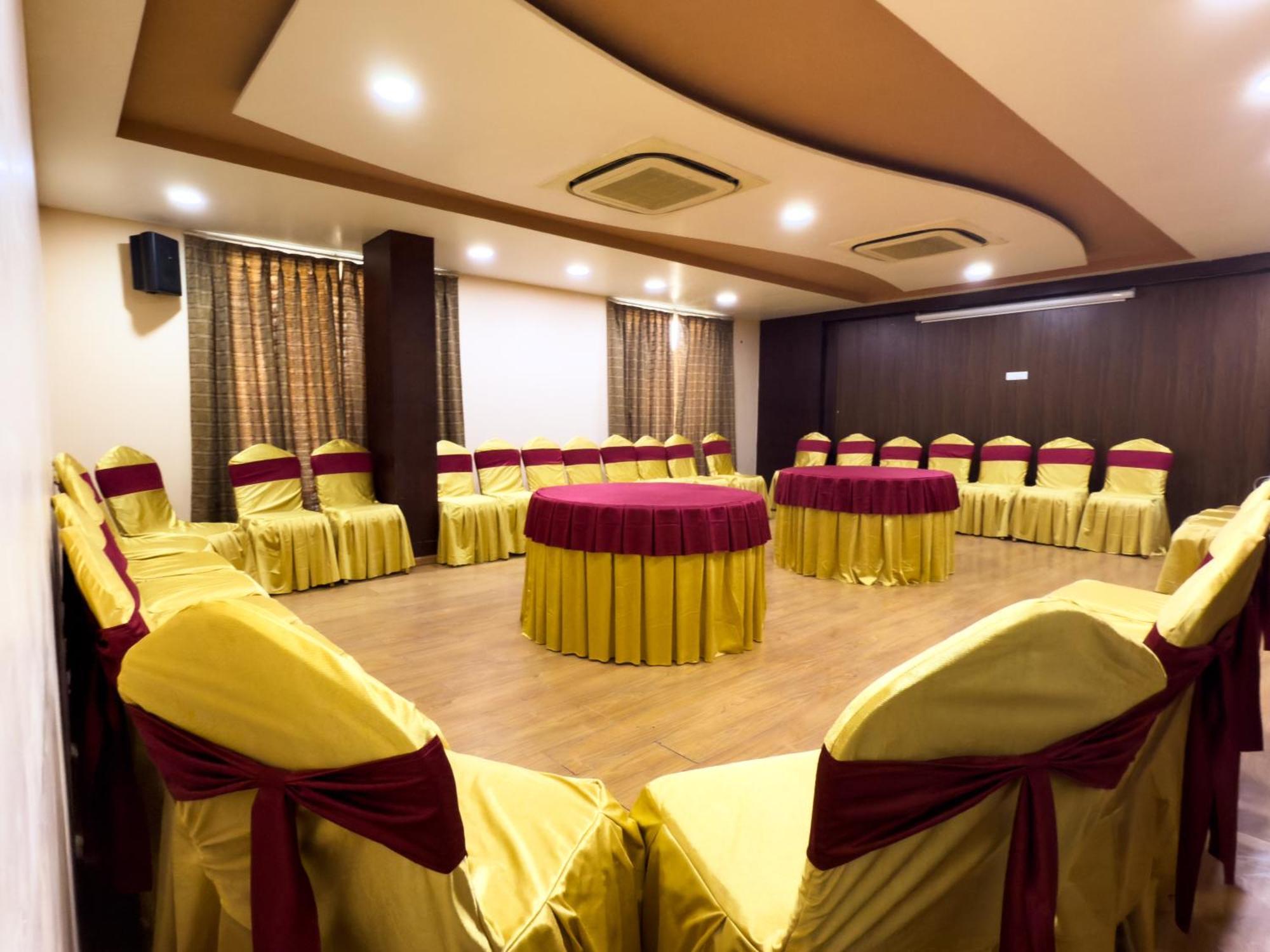 Hotel Royal Palm - A Budget Hotel In Удайпур Екстериор снимка