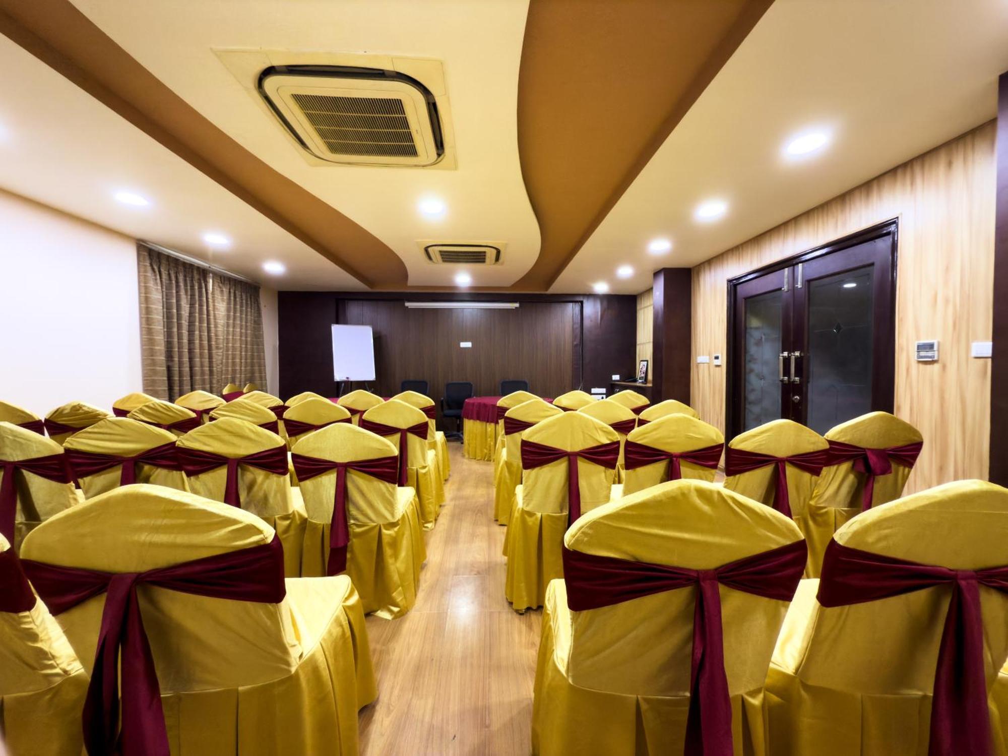 Hotel Royal Palm - A Budget Hotel In Удайпур Екстериор снимка