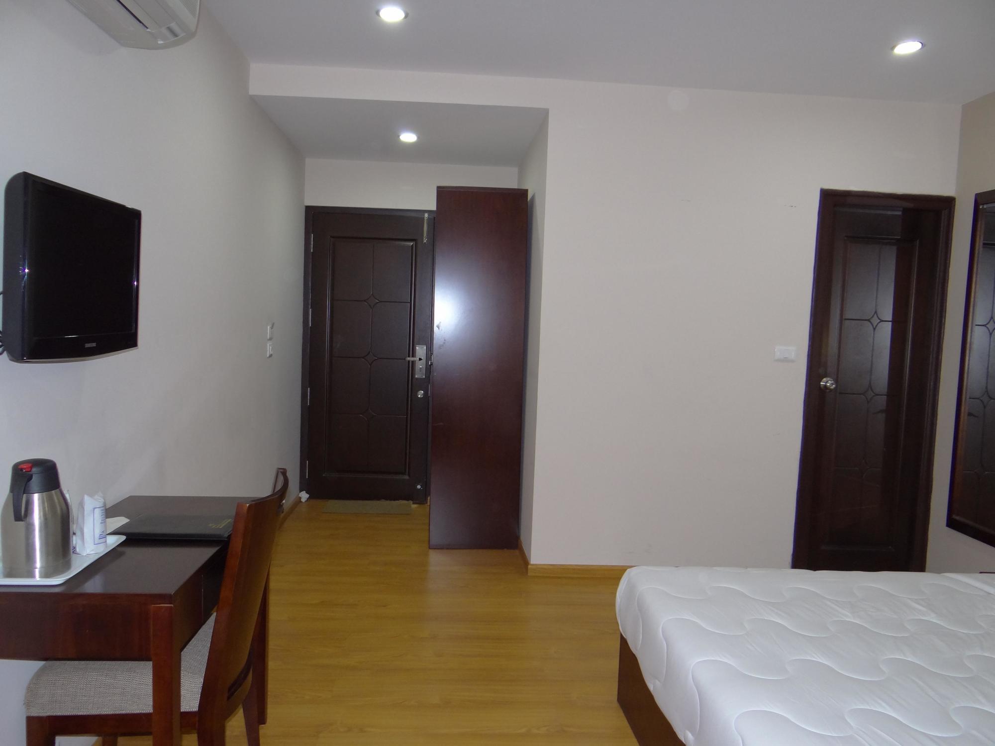 Hotel Royal Palm - A Budget Hotel In Удайпур Екстериор снимка