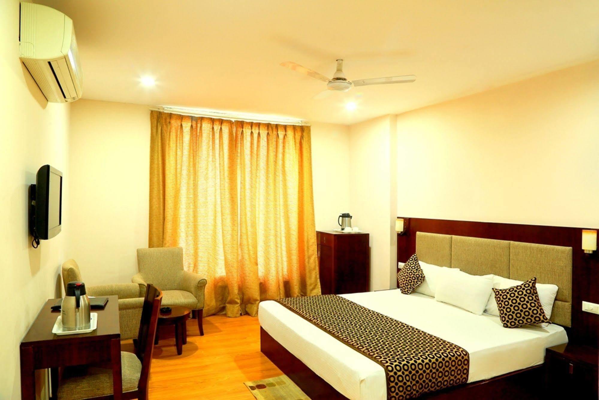 Hotel Royal Palm - A Budget Hotel In Удайпур Екстериор снимка